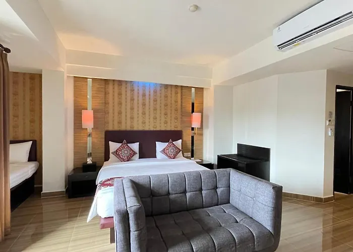 The Tandibayang & Hotel 3*